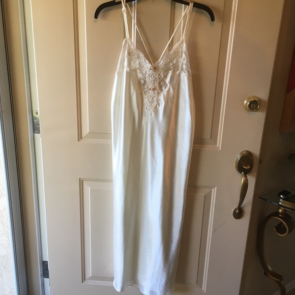 California Dynasty Other - California Dynasty satin & lace night gawn sz M